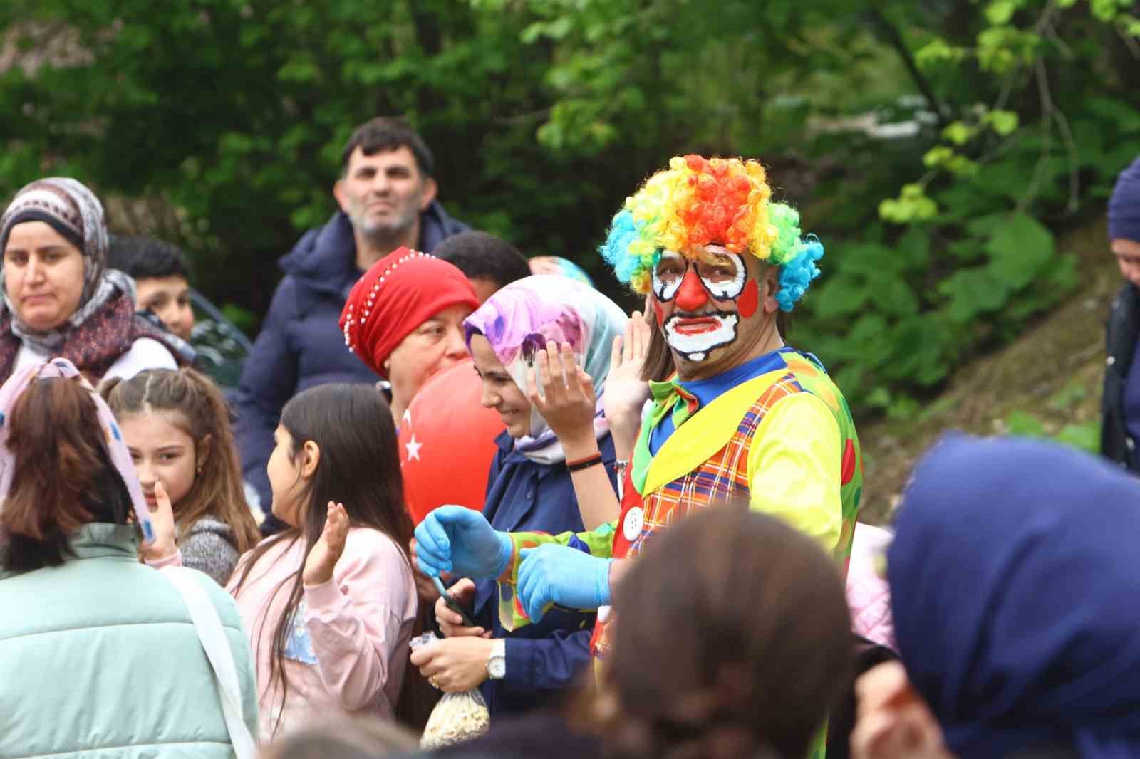 23 Nisan’da çocukların bayram sevinci ikiye katlandı
