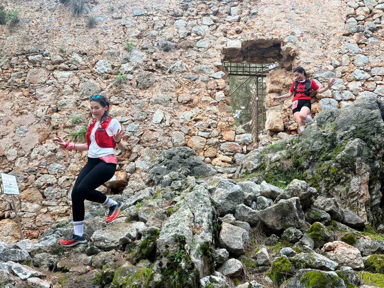 23 ülkeden 820 sporcu Alanya Ultra Trail için start aldı
23 ülkeden 820 sporcu Alanya Ultra Trail için start aldı