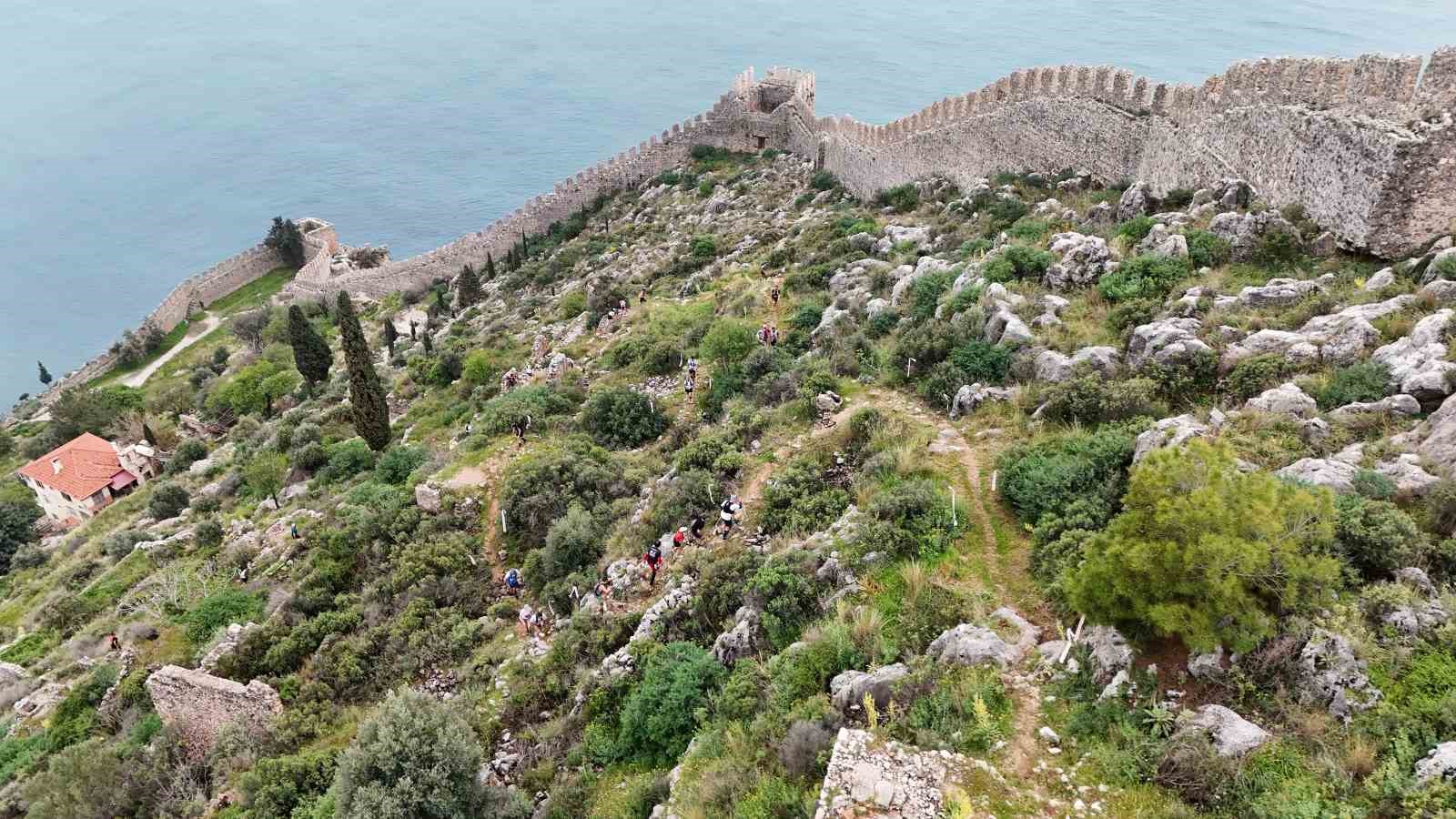 23 ülkeden 820 sporcu Alanya Ultra Trail için start aldı
23 ülkeden 820 sporcu Alanya Ultra Trail için start aldı