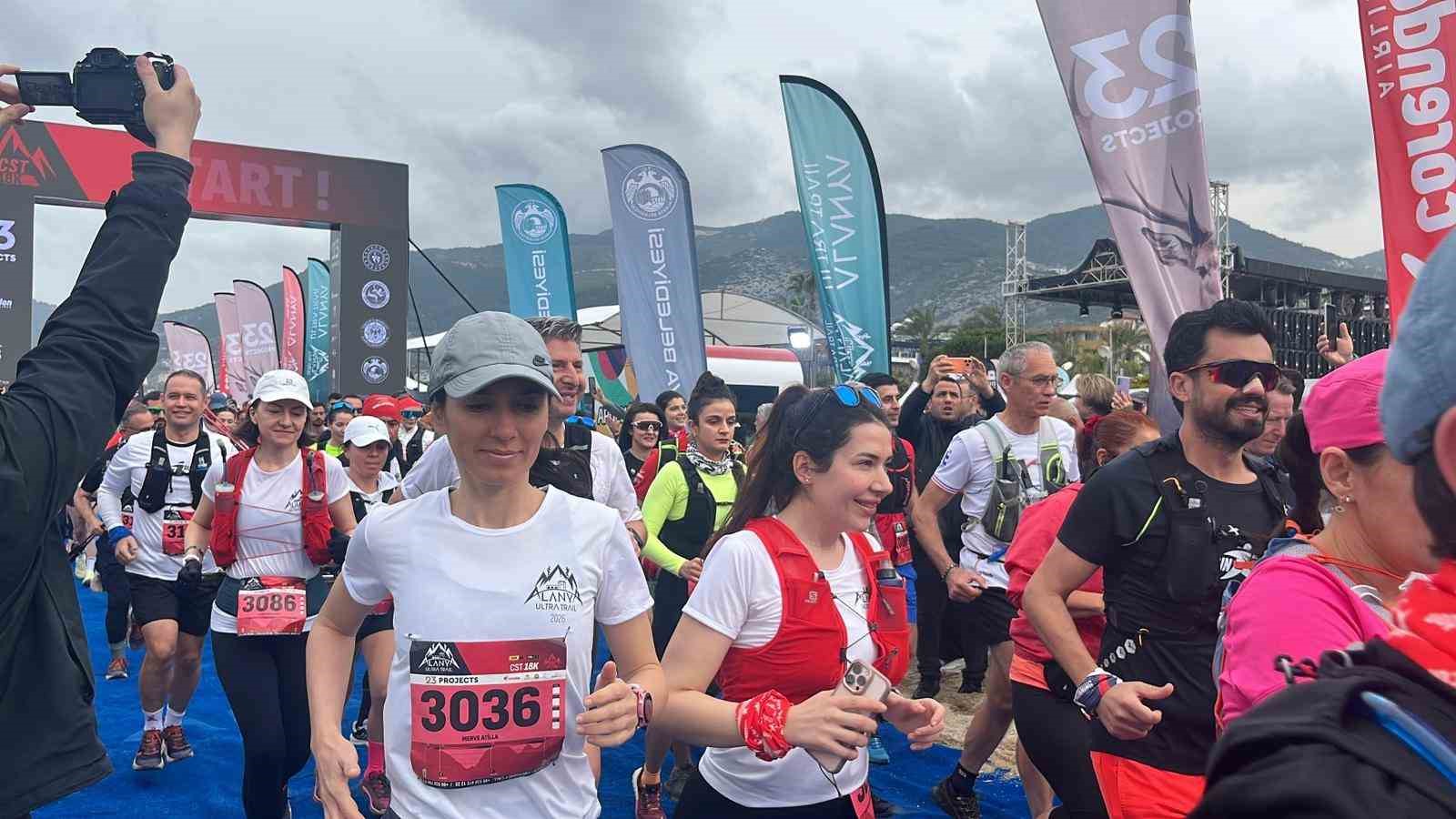 23 ülkeden 820 sporcu Alanya Ultra Trail için start aldı
23 ülkeden 820 sporcu Alanya Ultra Trail için start aldı