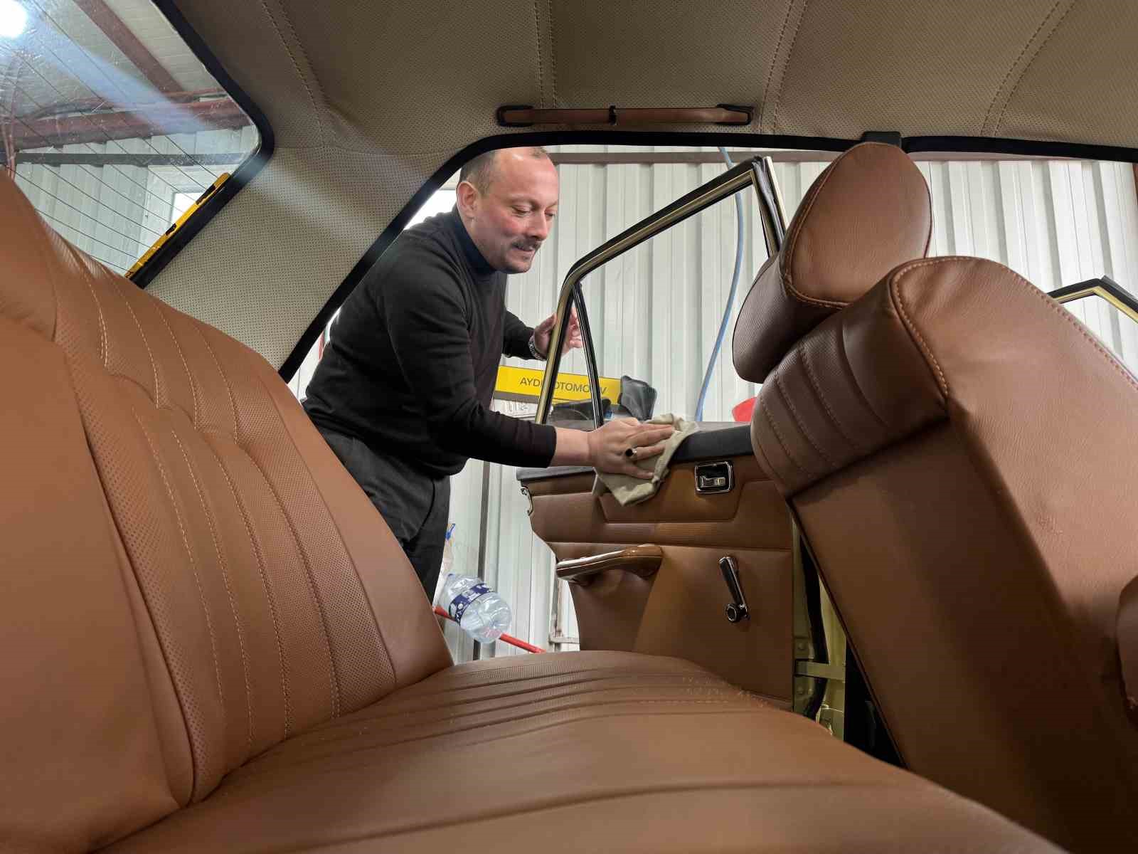 25 bin liraya aldı, 1 milyon lira harcadı: Ordulu klasik tutkunu yarım asırlık aracı fabrikadan çıktığı ilk günkü haline döndürdü
