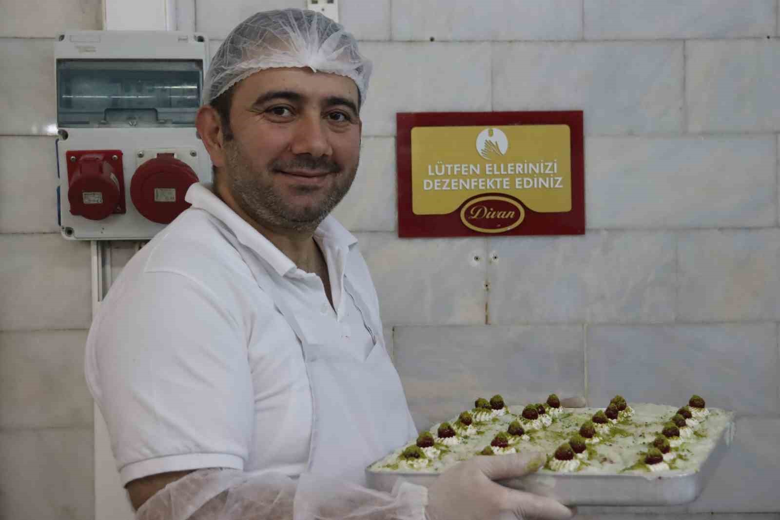 25 yıllık usta, tarihi Osmanlı’ya dayanan güllaçın püf noktalarını anlattı
