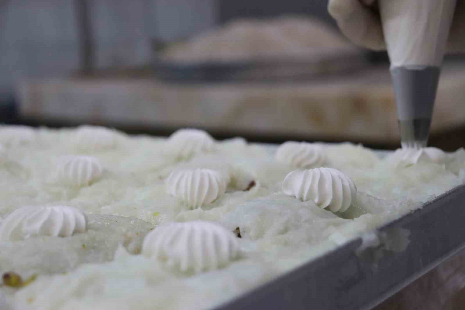 25 yıllık usta, tarihi Osmanlı’ya dayanan güllaçın püf noktalarını anlattı
