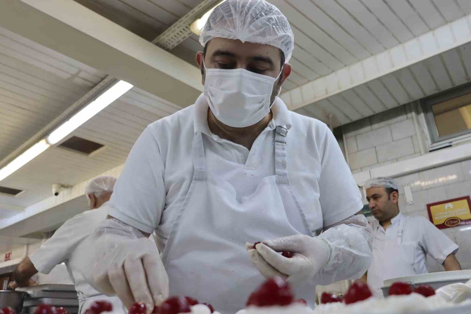 25 yıllık usta, tarihi Osmanlı’ya dayanan güllaçın püf noktalarını anlattı
