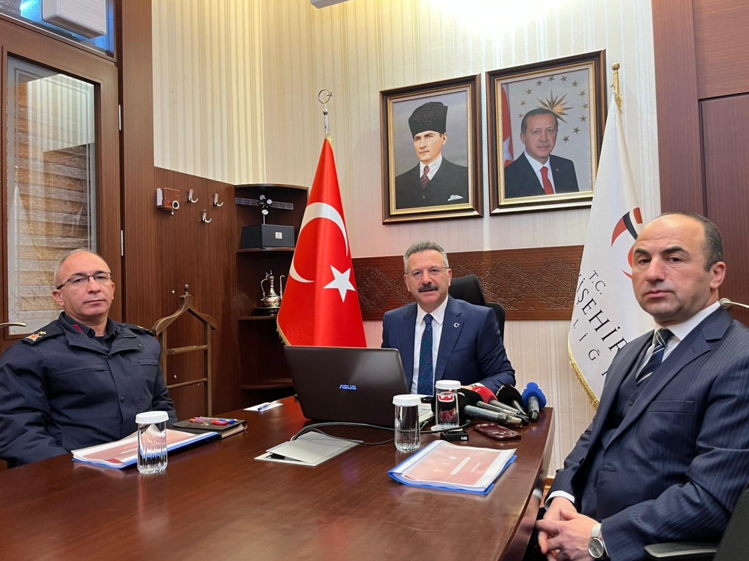 25 yıllık Vali Hüseyin Aksoy’dan veda konuşması
