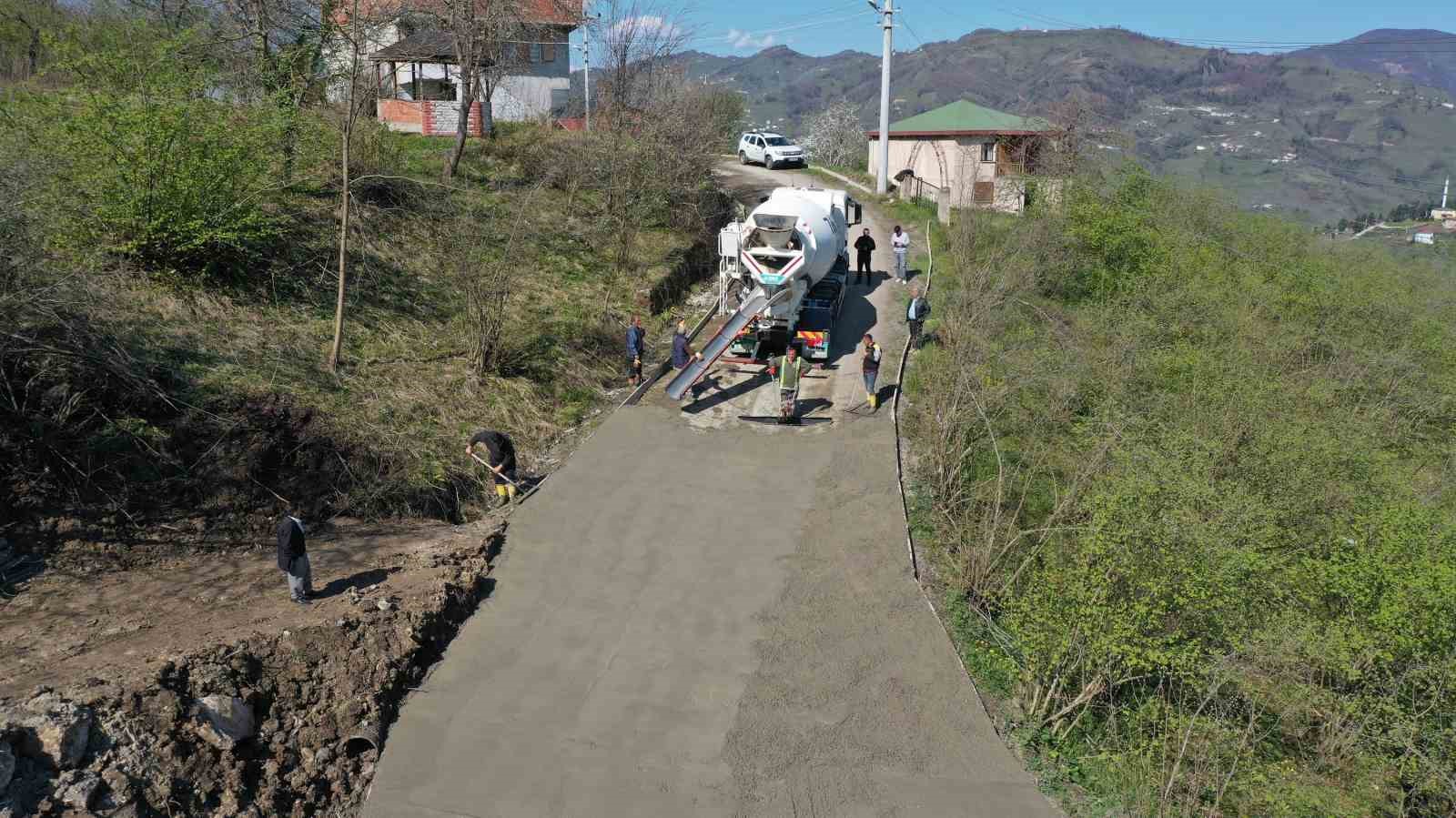25 yıllık yol sorunu çözüme kavuşturuluyor
