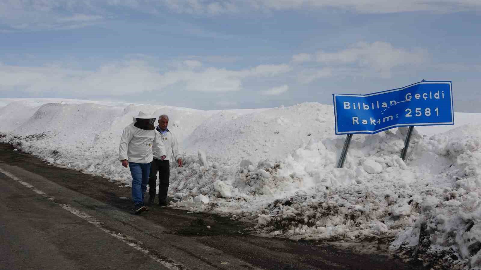 2581 rakımda arıcılardan yol açma çağrısı

