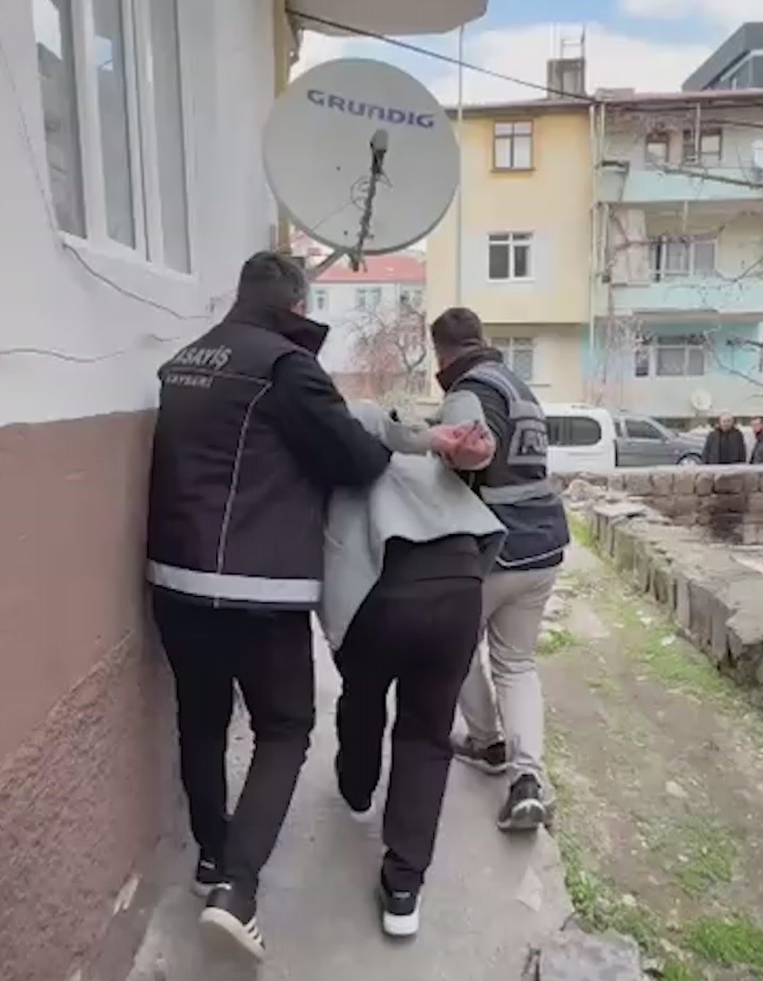 26 yıl kesinleşmiş cezası bulunan şahıs polisten kaçamadı
