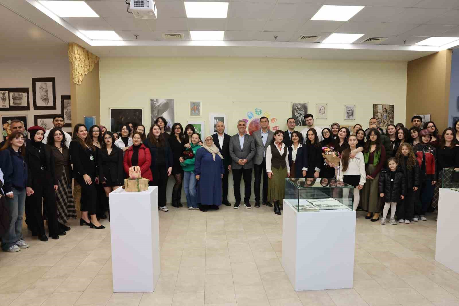 28 Güzel Sanatlar Akademisi öğrencisinden ‘Kabuk’ sergisi
28 Güzel Sanatlar Akademisi öğrencisinden ‘Kabuk’ sergisi