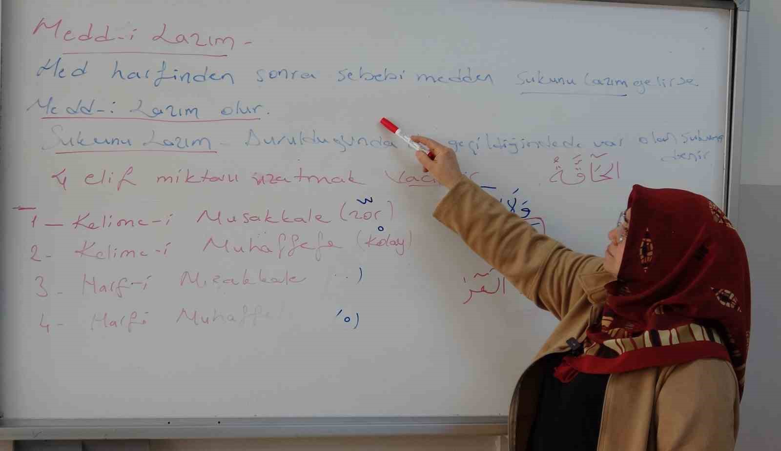 28 Şubat mağduru öğretmen: "Başörtümden dolayı meslekten ihraç edildim"
