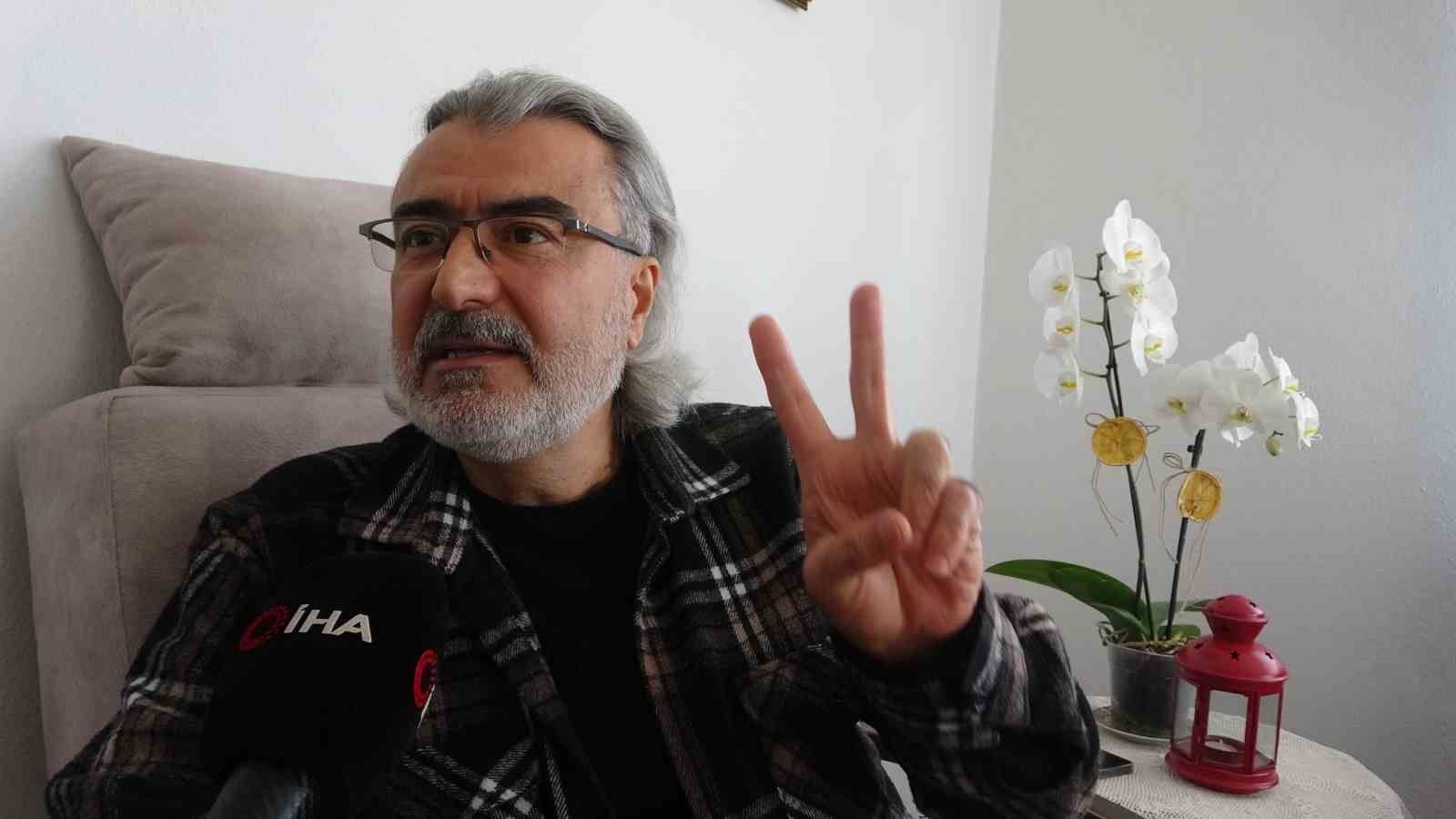 28 Şubat mağduru Şimşek: "Başörtülü eşimi ticari taksi ile gece arka koltukta saklayıp lojmana geçiriyordum"
28 Şubat mağduru Şimşek: "Başörtülü eşimi ticari taksi ile gece arka koltukta saklayıp lojmana geçiriyordum"