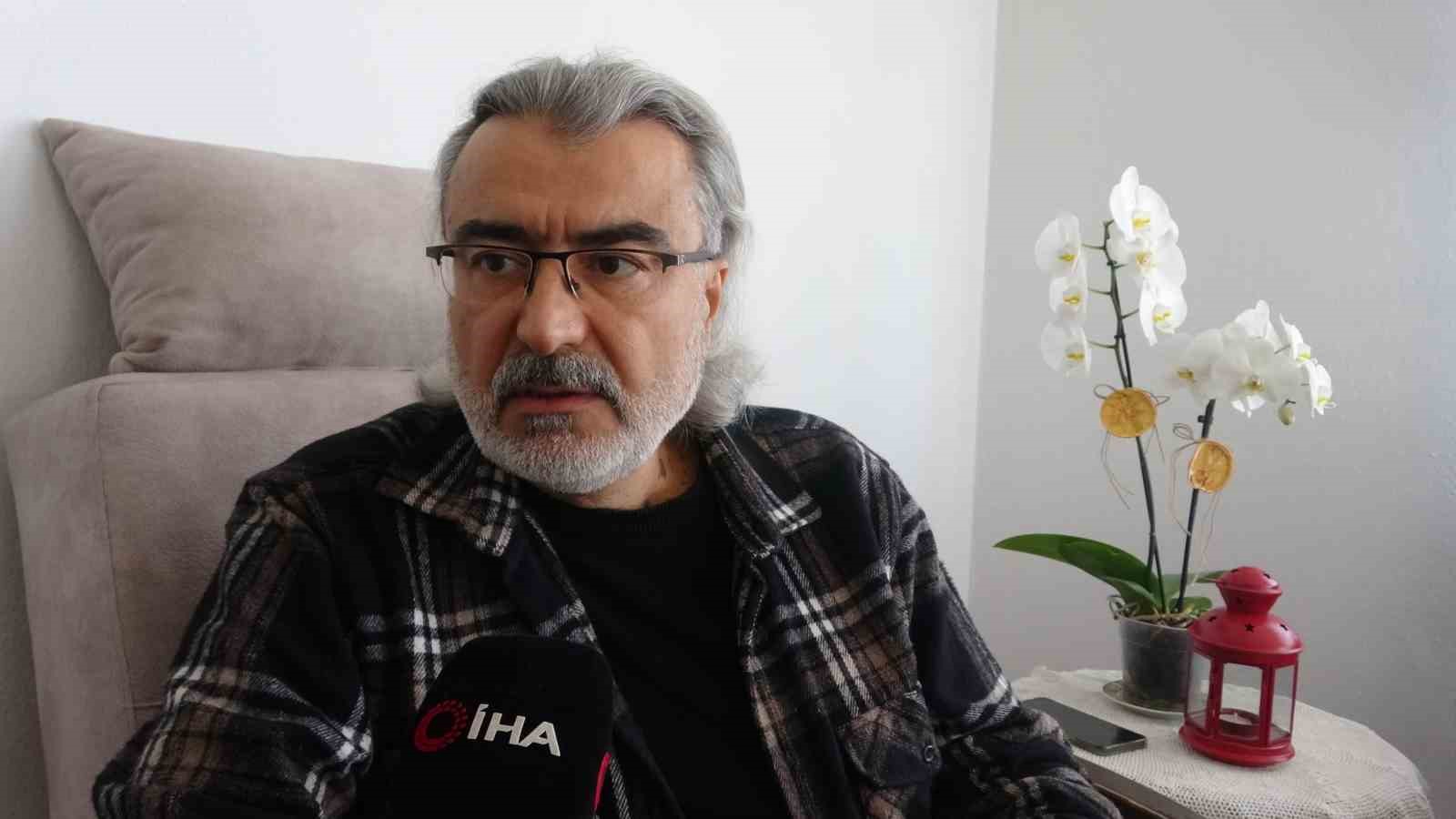 28 Şubat mağduru Şimşek: "Başörtülü eşimi ticari taksi ile gece arka koltukta saklayıp lojmana geçiriyordum"
28 Şubat mağduru Şimşek: "Başörtülü eşimi ticari taksi ile gece arka koltukta saklayıp lojmana geçiriyordum"