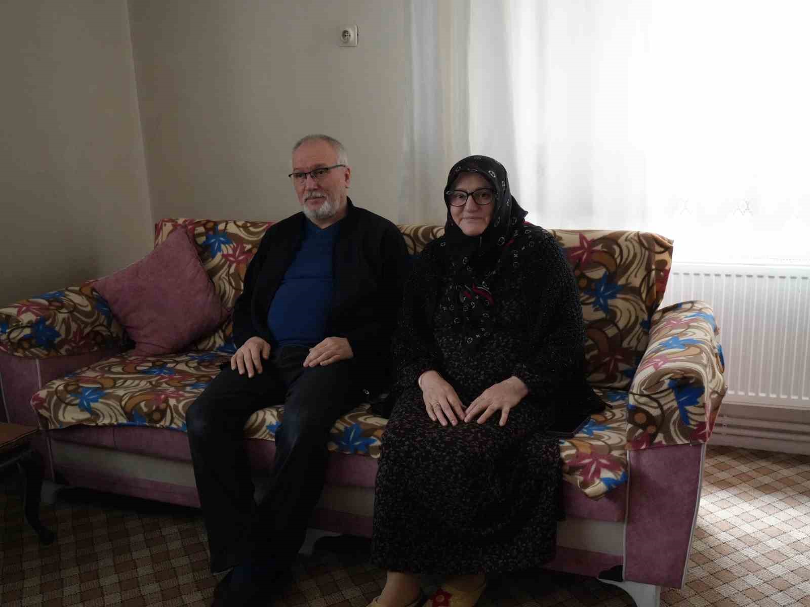 28 Şubat’ta başörtüsü sebebiyle mesleğini bırakmak zorunda kalan emekli öğretmen o karanlık günleri anlattı
28 Şubat’ta başörtüsü sebebiyle mesleğini bırakmak zorunda kalan emekli öğretmen o karanlık günleri anlattı