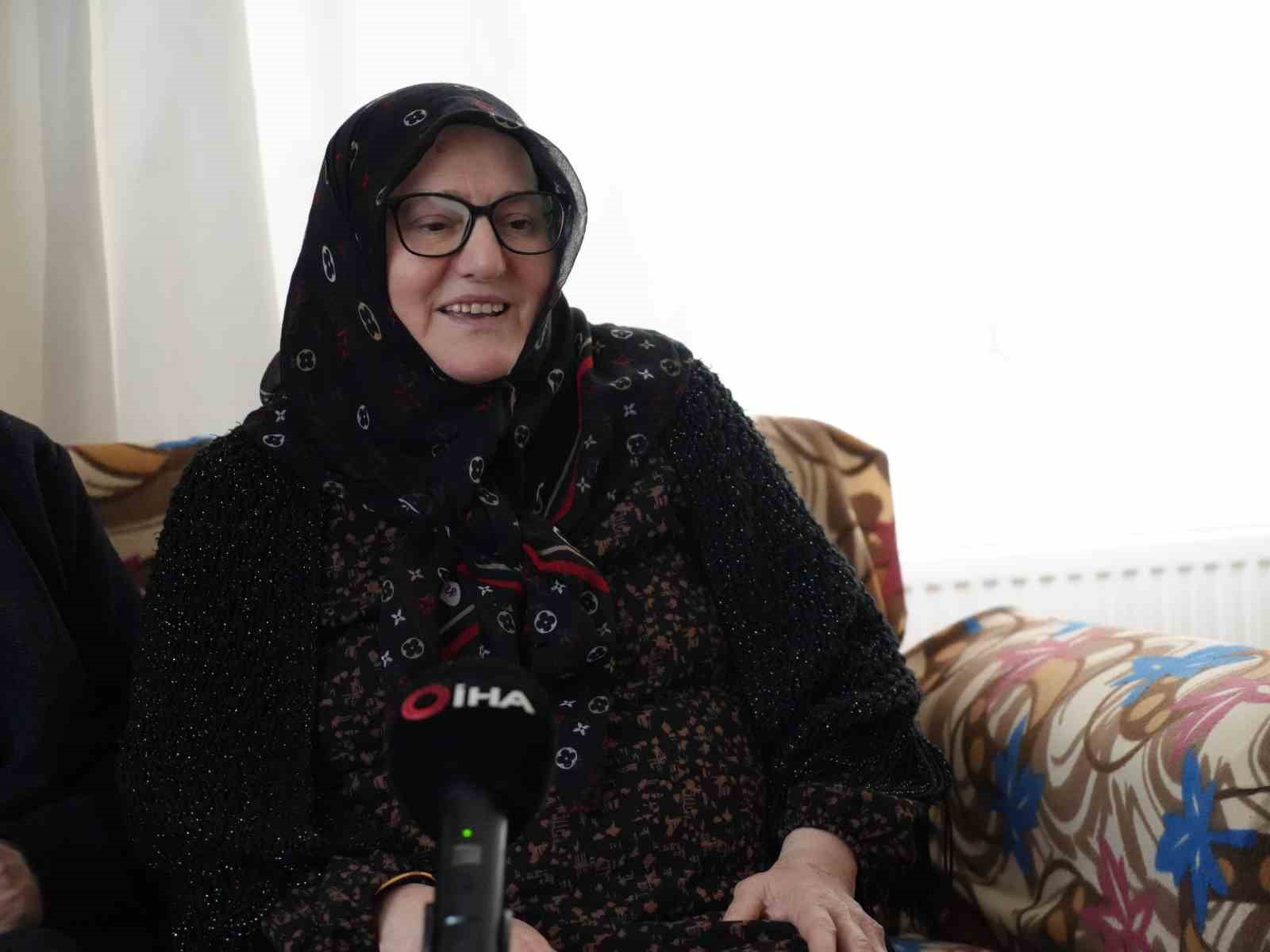 28 Şubat’ta başörtüsü sebebiyle mesleğini bırakmak zorunda kalan emekli öğretmen o karanlık günleri anlattı
28 Şubat’ta başörtüsü sebebiyle mesleğini bırakmak zorunda kalan emekli öğretmen o karanlık günleri anlattı