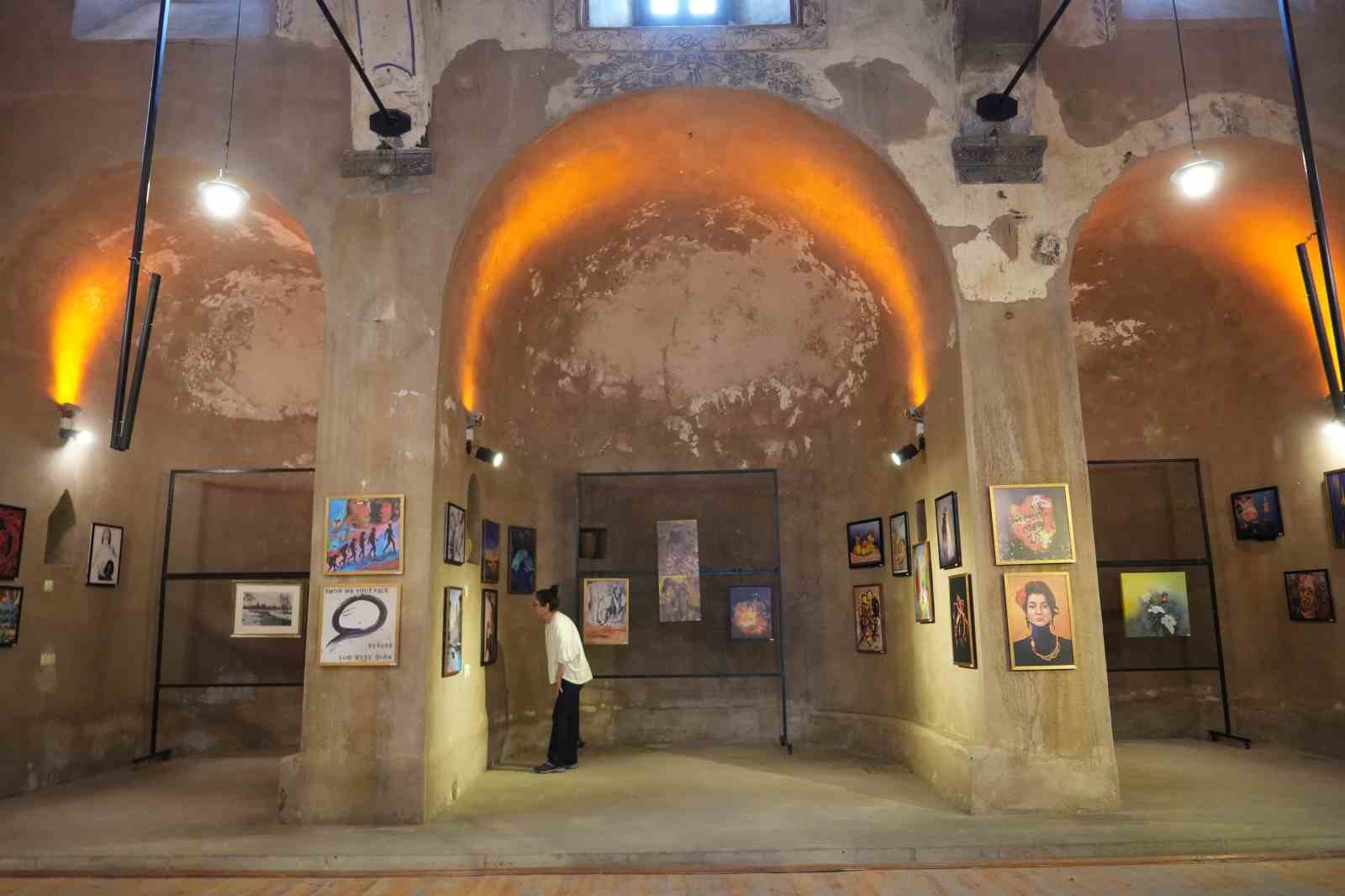 28 ülkeden 78 sanatçının eseri Niğde’de sanatseverlerle buluştu
