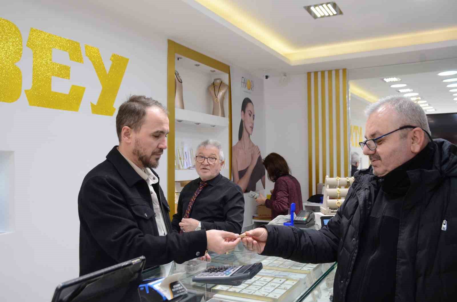 28 yıldır kuyumculuk yapıyor, ilk defa yok satıyor
