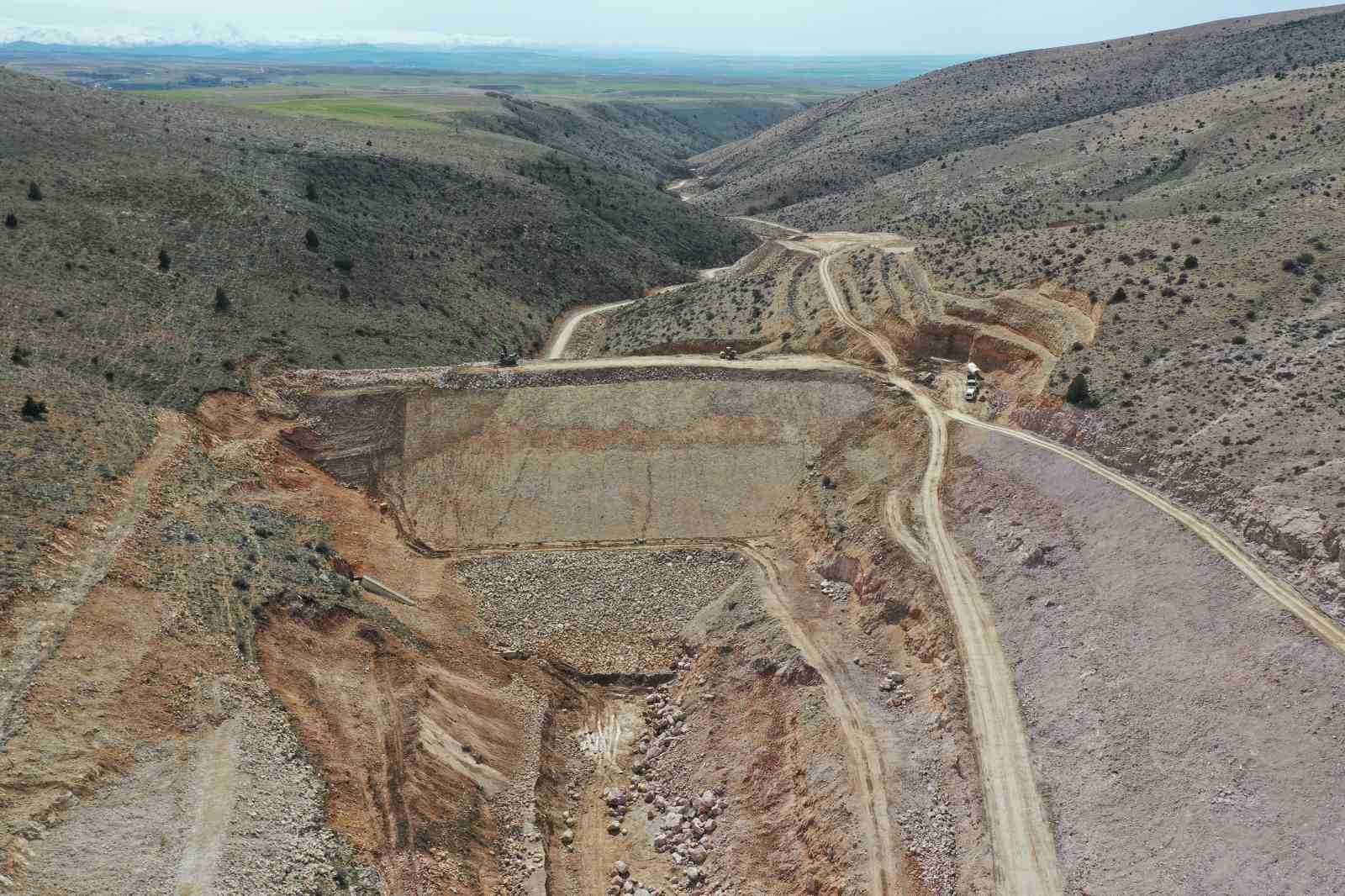 3 bin 120 dekar araziye can suyu verecek Bor Halaç Göleti’nde sona yaklaşıldı
