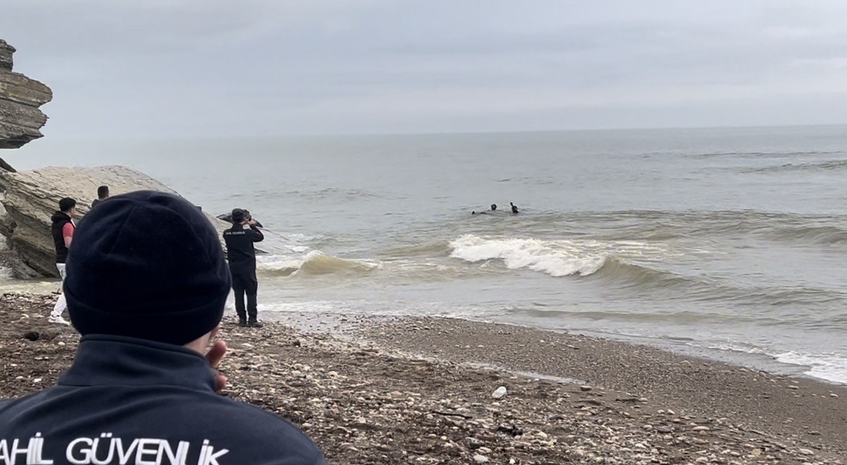 3 gündür kayıp olan kadın kayalıklarda ölü bulundu
