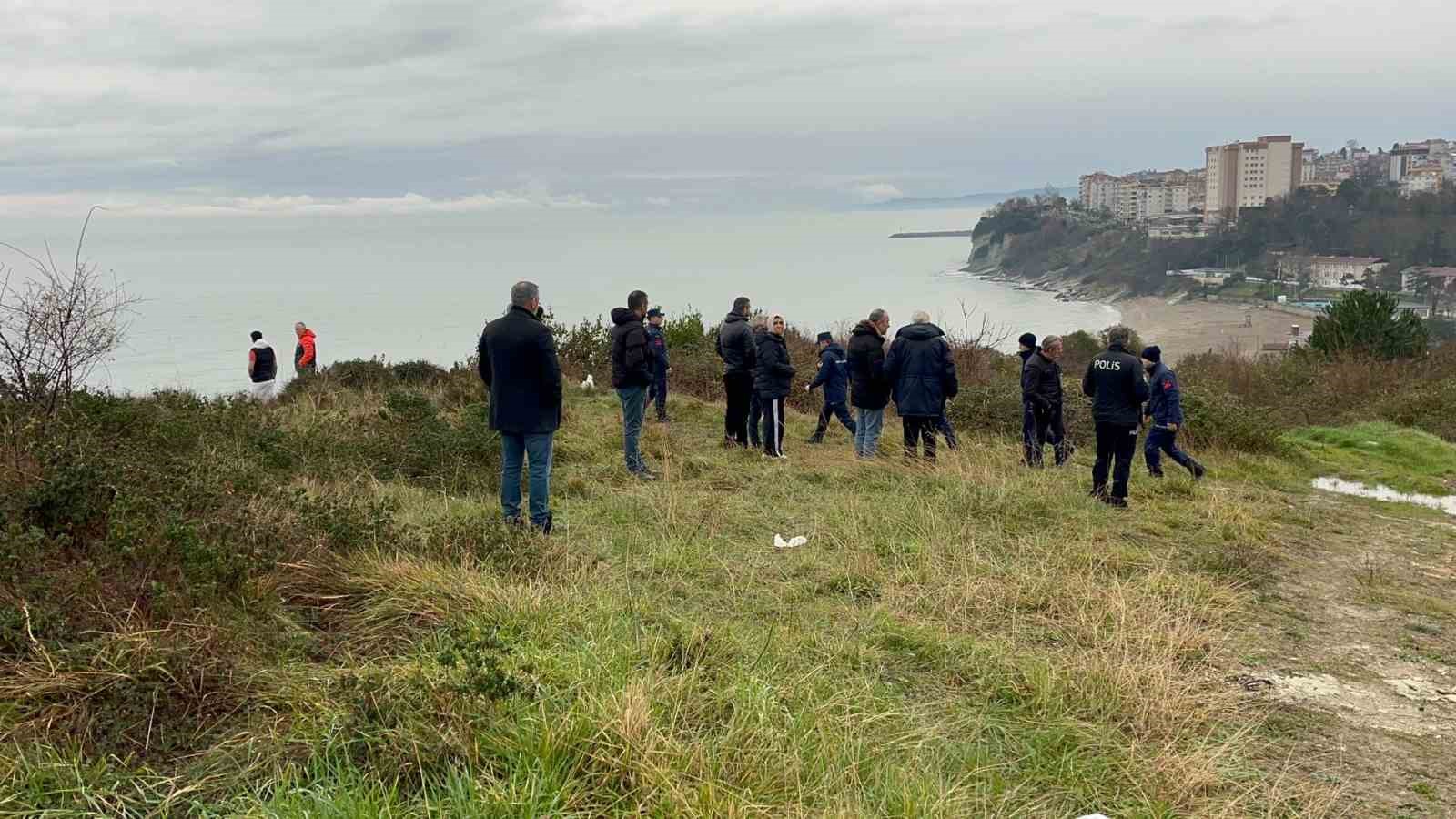 3 gündür kayıp olan kadının eşyaları deniz kenarında bulundu
