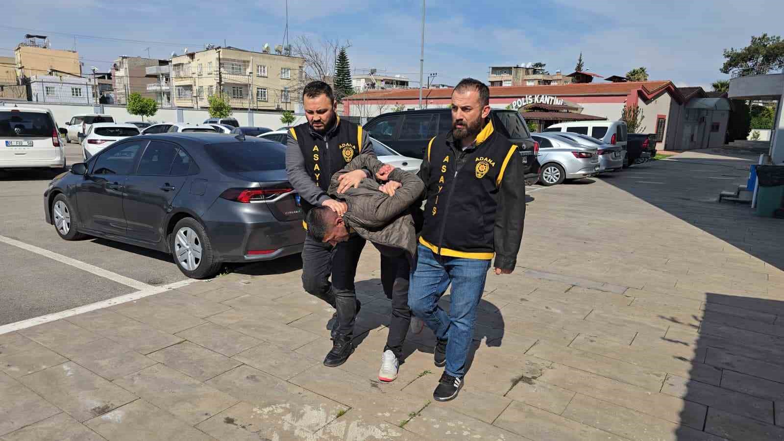 3 kadının telefonunu yankesicilik yöntemiyle çaldı, ifadesi şaşkına çevirdi: "Dayanamayıp çalıyorum"
