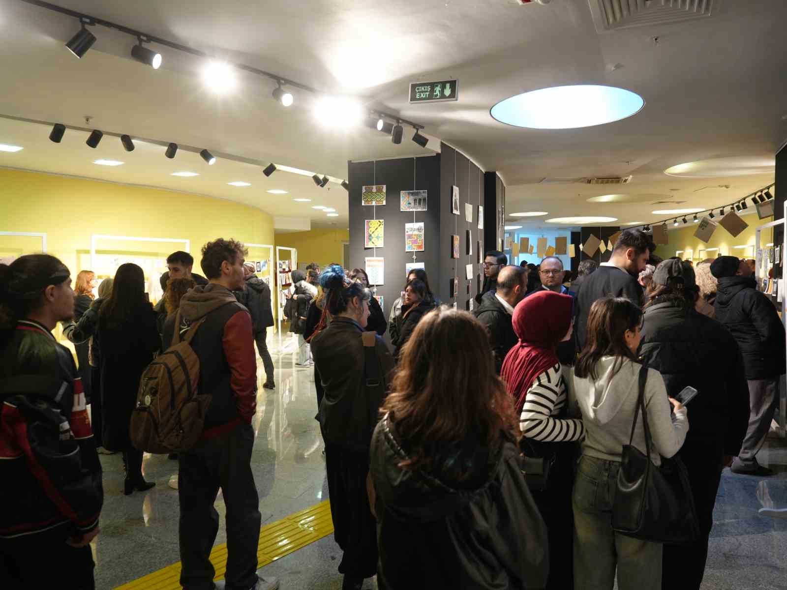 30 ülkeden 350 sanatçı posta sanatıyla "asrın felaketi"ni anlattı
