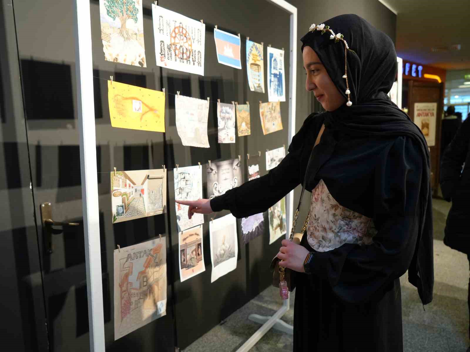 30 ülkeden 350 sanatçı posta sanatıyla "asrın felaketi"ni anlattı
