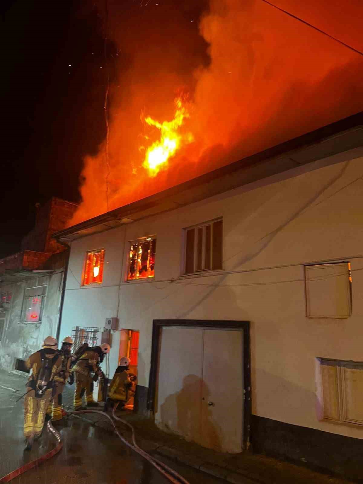 30 yaşındaki şahıs yalnız yaşadığı evde yanarak can verdi
