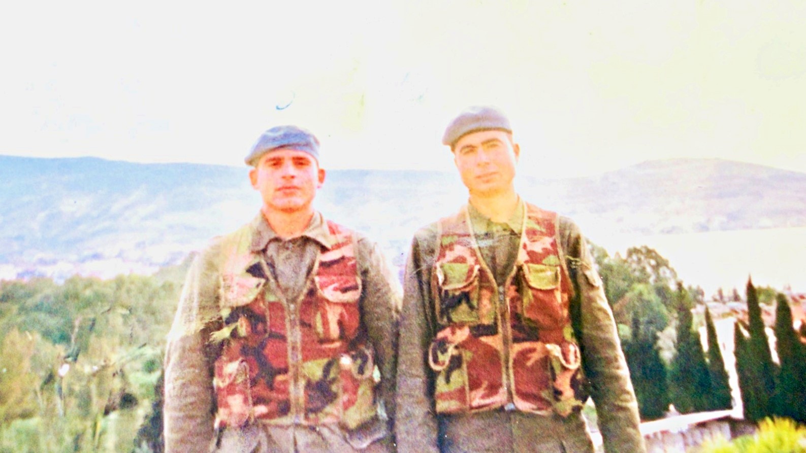 30 yıl önce şehit olan askerin silah arkadaşından şehit annesine duygulandıran ziyaret
