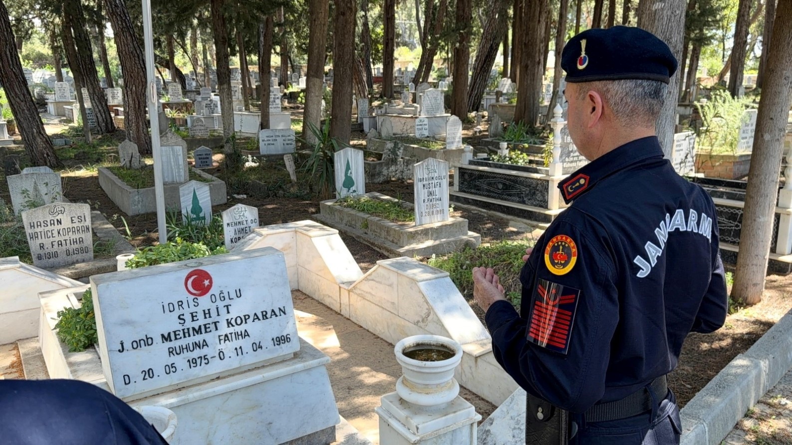 30 yıl önce şehit olan askerin silah arkadaşından şehit annesine duygulandıran ziyaret
