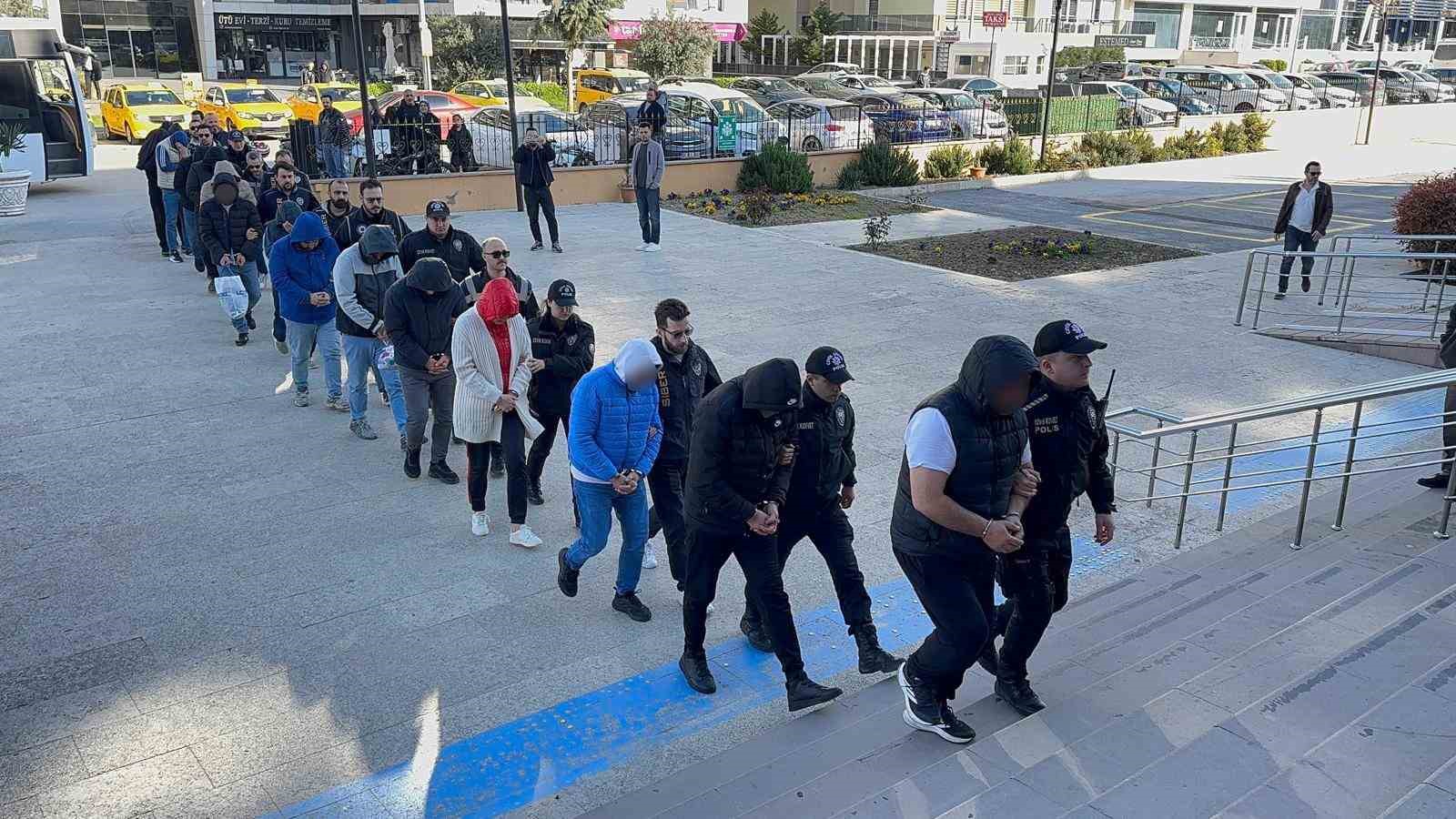 300 milyon liralık yasa dışı bahis çetesi zanlısı 13 kişi  adliyeye sevk edildi
