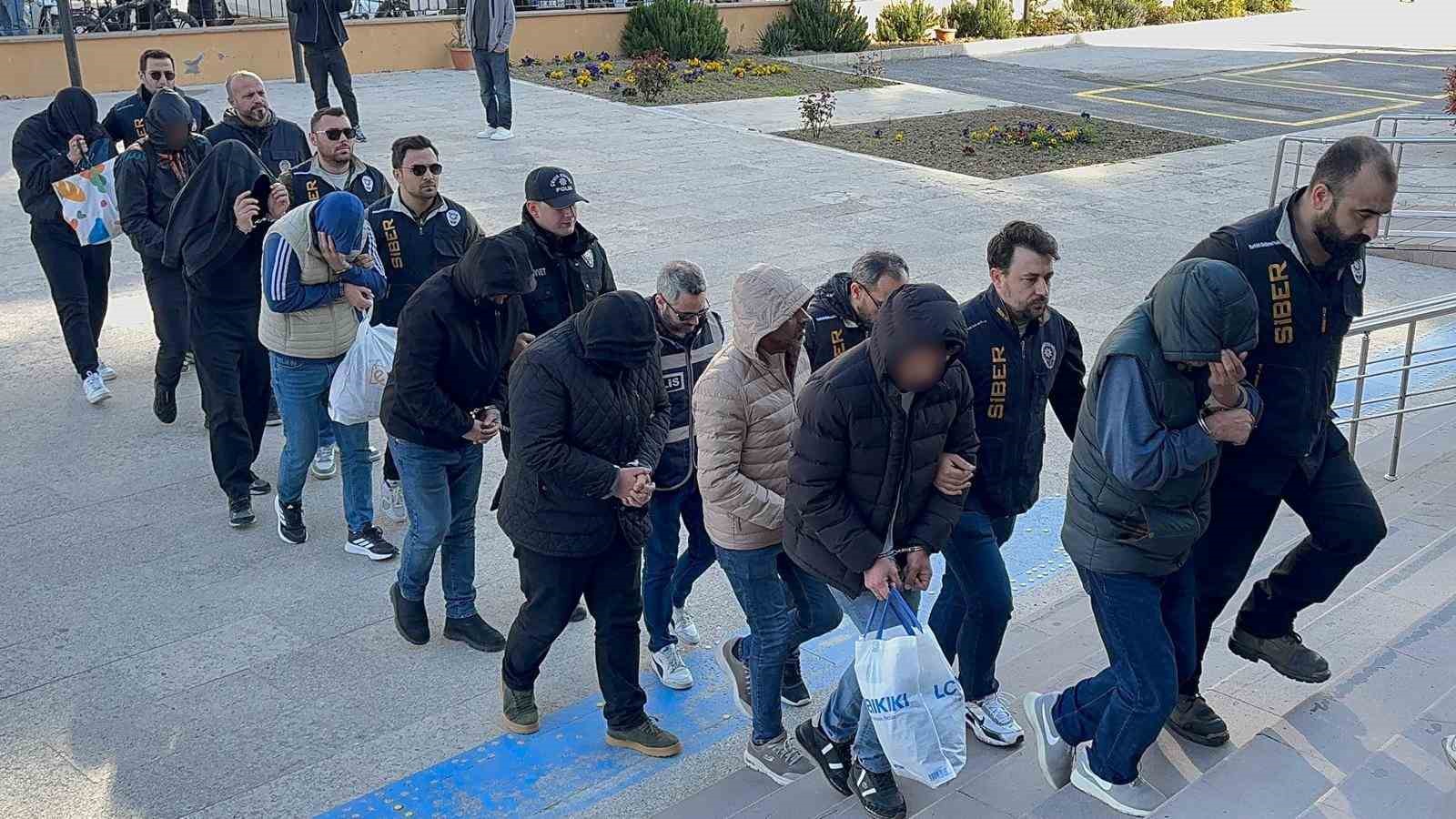 300 milyon liralık yasa dışı bahis çetesi zanlısı 13 kişi  adliyeye sevk edildi
