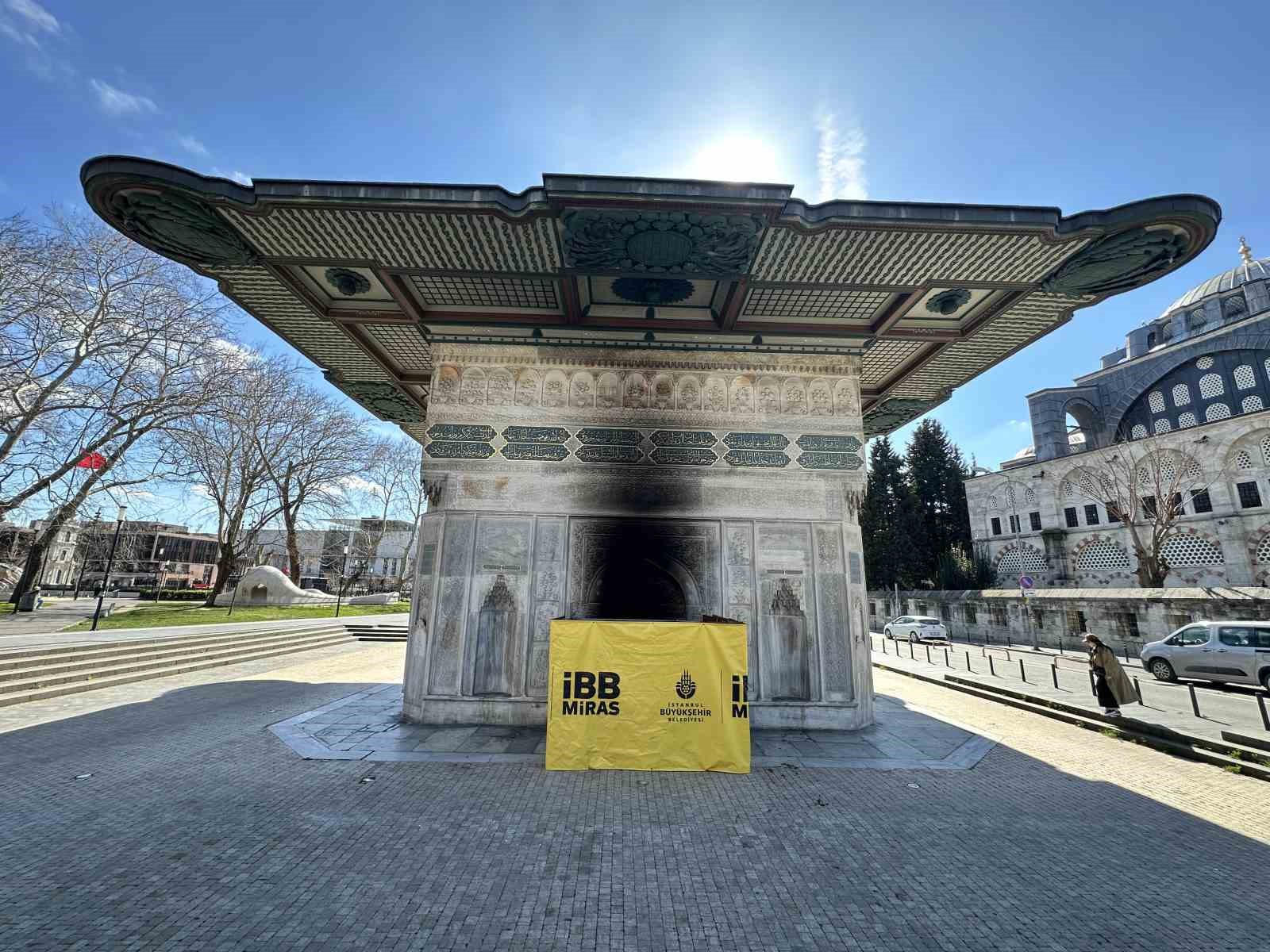 300 yıllık Tophane Çeşmesi ateş yakılması sonucu zarar gördü
