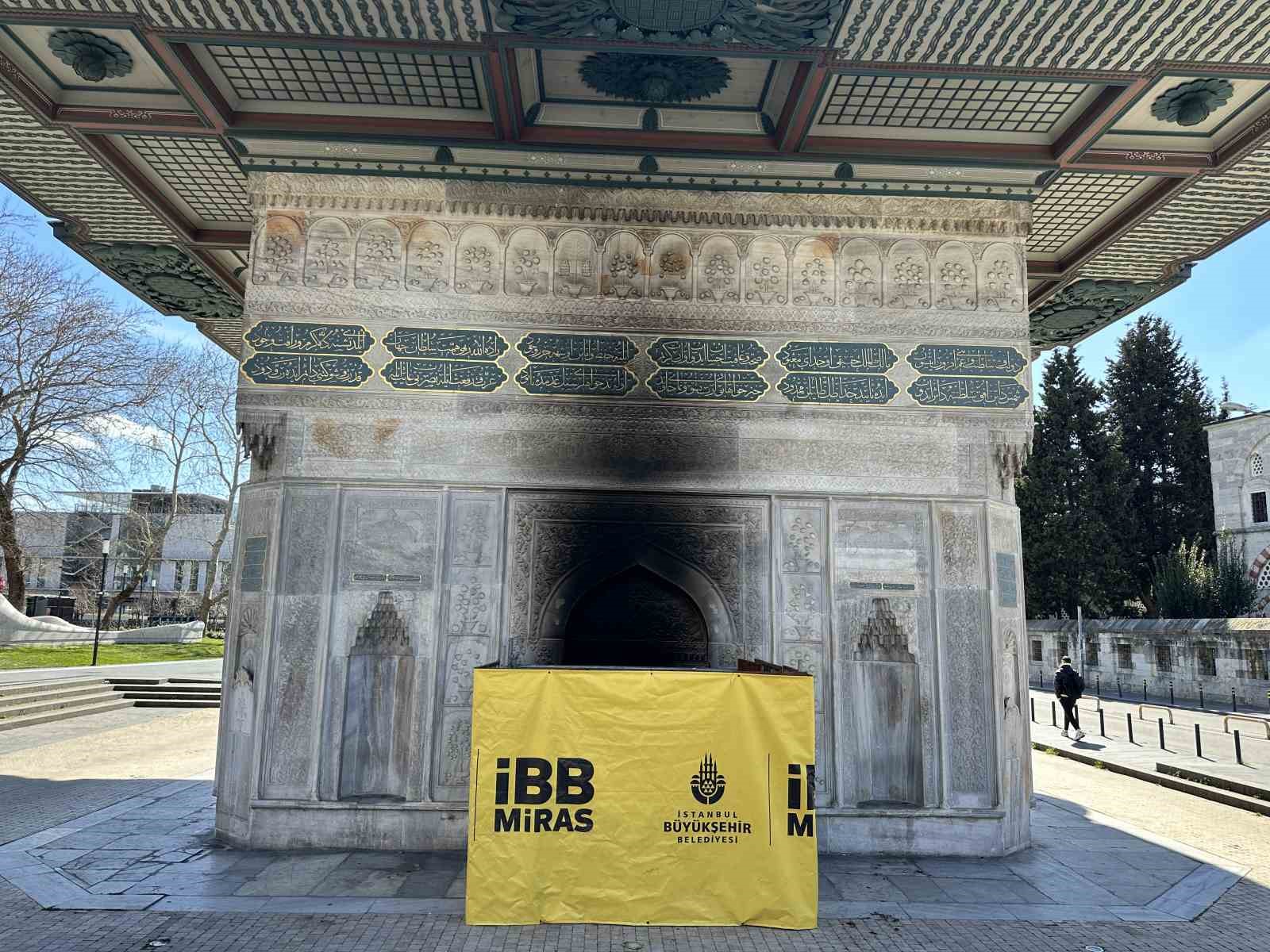 300 yıllık Tophane Çeşmesi ateş yakılması sonucu zarar gördü
