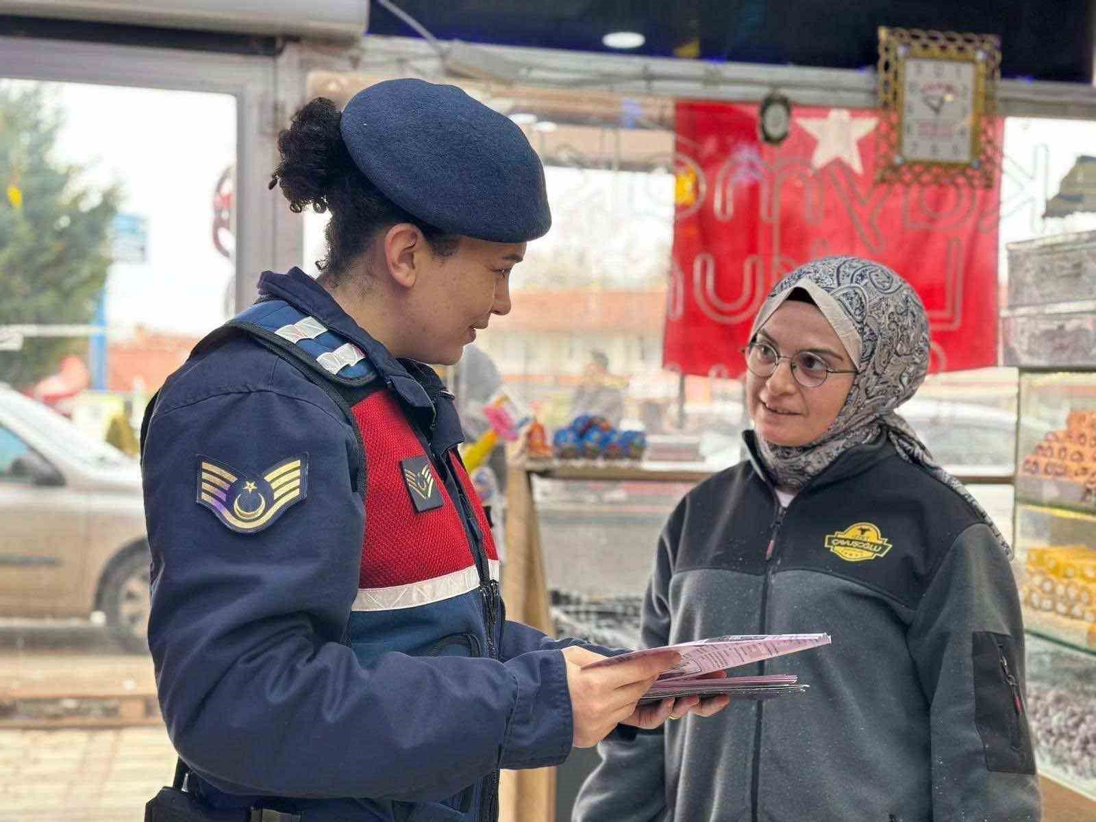 300’e yakın vatandaşa kadına şiddetle mücadele anlatıldı
