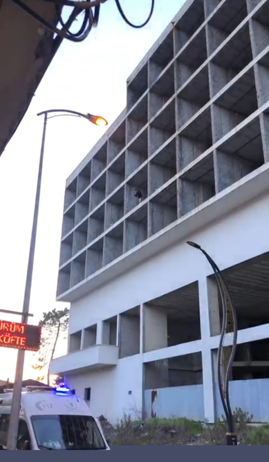 309 bin TL ceza yiyen sürücü inşaata çıktı
309 bin TL ceza yiyen sürücü inşaata çıktı