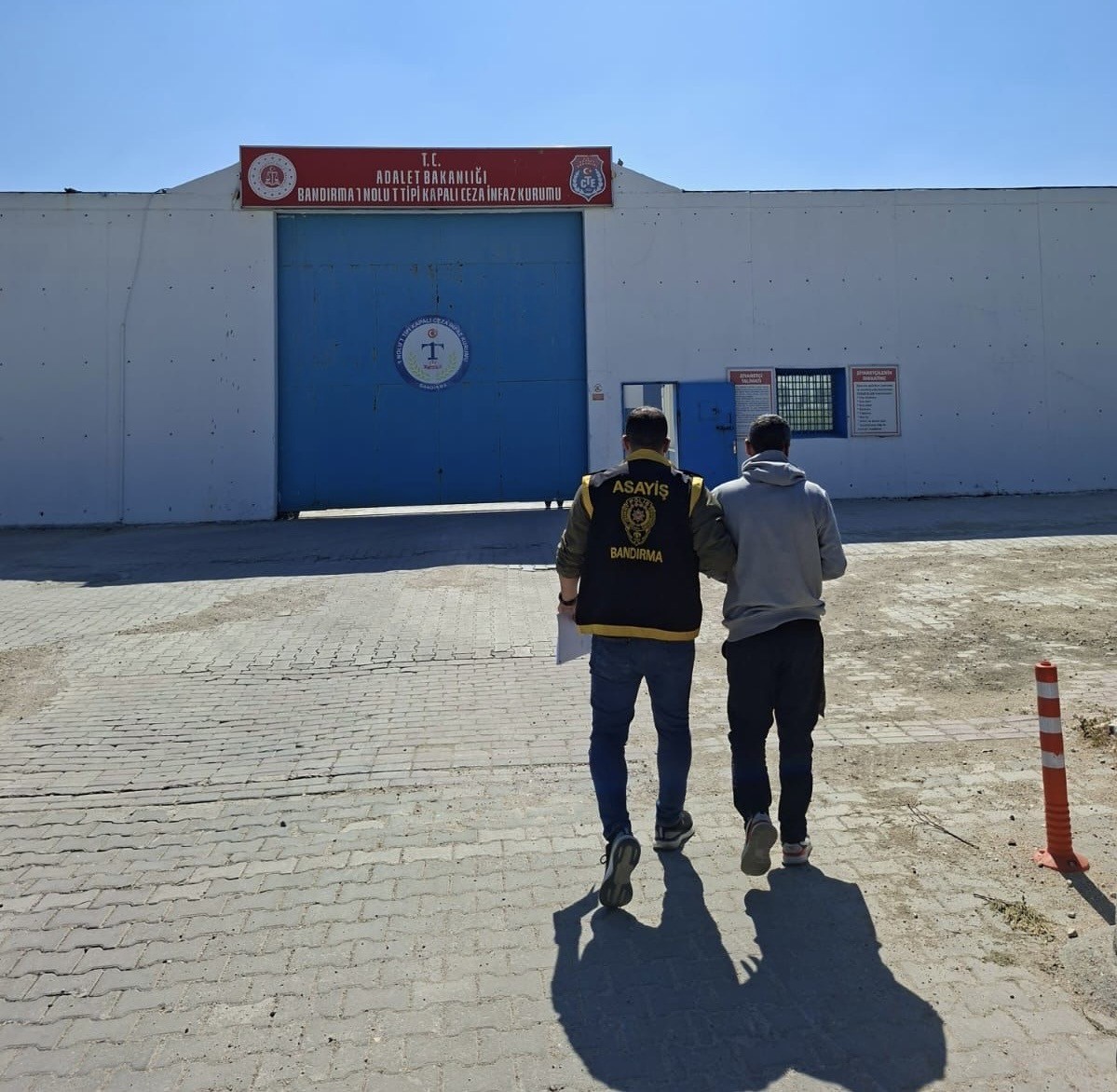 31 yıl hapisle aranan şahıs Bandırma’da yakalandı
