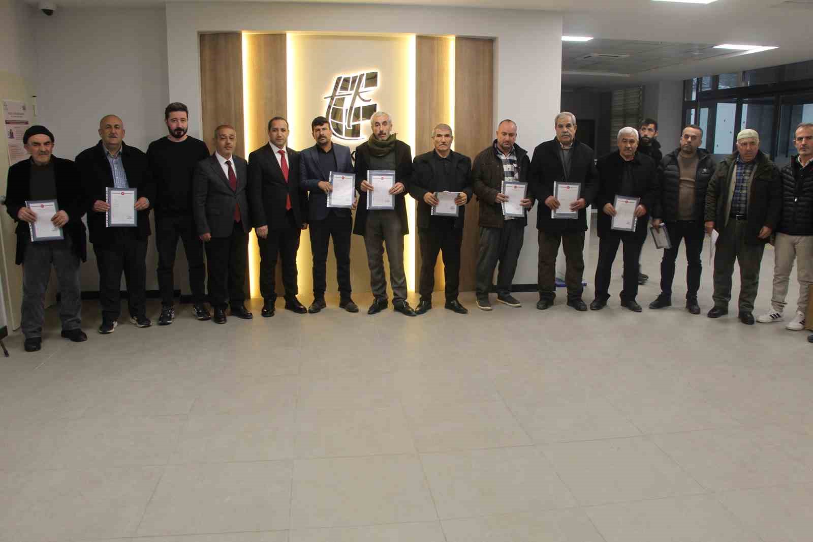 32 yıllık hasret sona erdi, Seslice köyü tapularına kavuştu
32 yıllık hasret sona erdi, Seslice köyü tapularına kavuştu