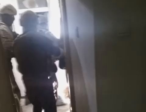 33 yıl hapis cezası bulunan hükümlü Gemlik’te yakalandı
33 yıl hapis cezası bulunan hükümlü Gemlik’te yakalandı
