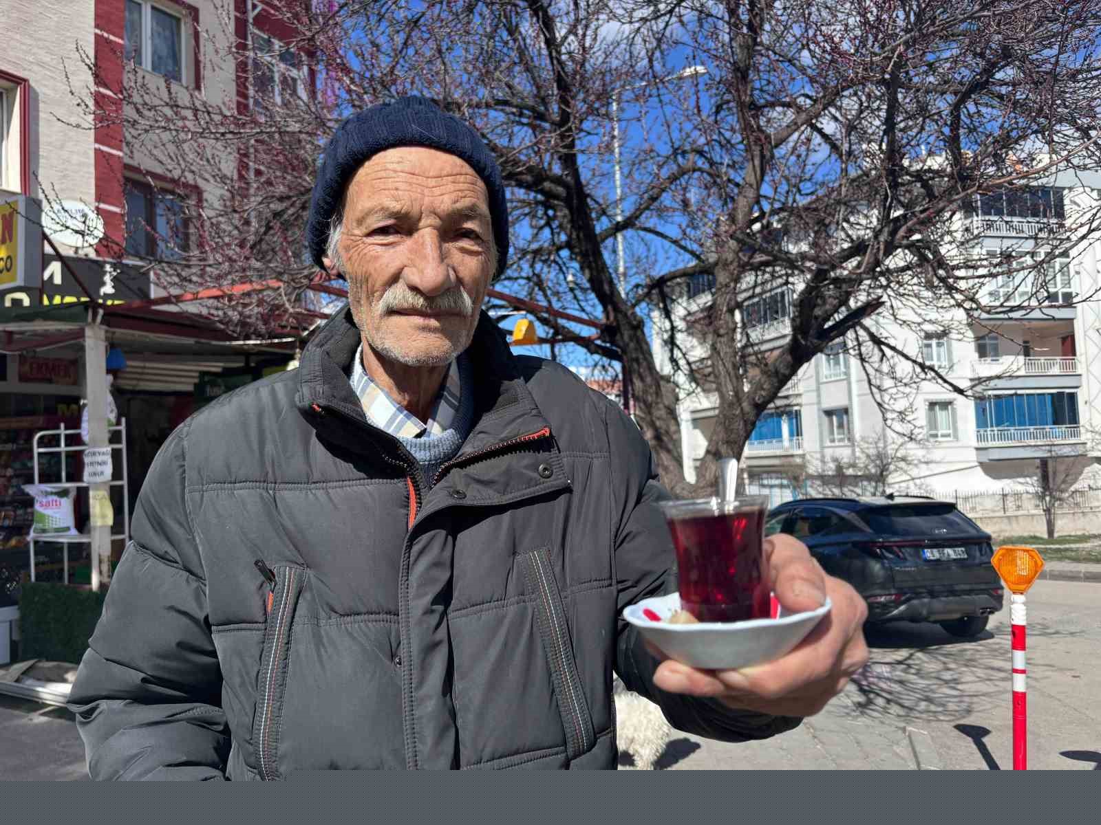 34 yıldır su içemeyen yaşlı adam: "Suya hasret kaldım, gülmeye hasret kaldım"
