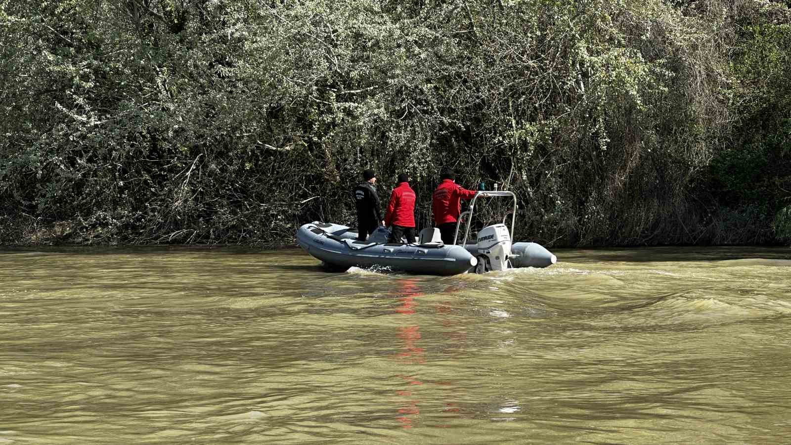39 kişilik ekip seferber oldu: Nehre düşen küçük çocuktan 4 gündür iz yok
