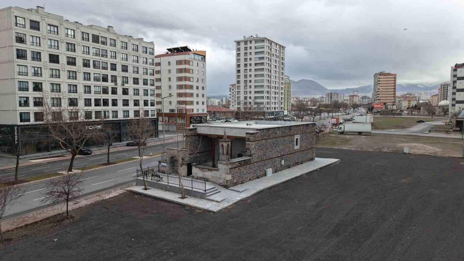 4 asırlık camide ilk teravih heyecanı
4 asırlık camide ilk teravih heyecanı