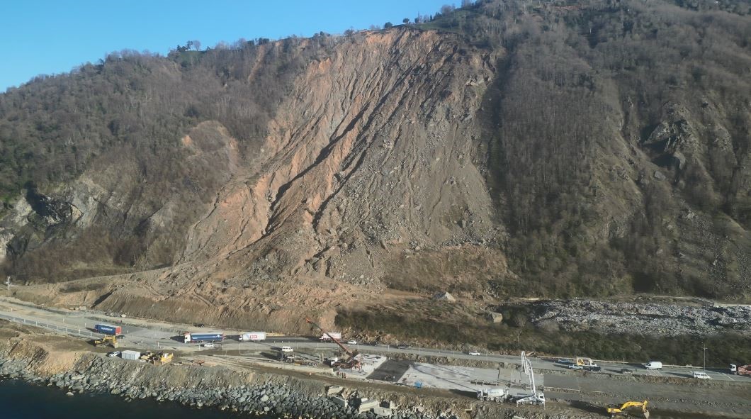 4 kişinin hayatını kaybettiği heyelan bölgesinde tünel çalışması başlatıldı
