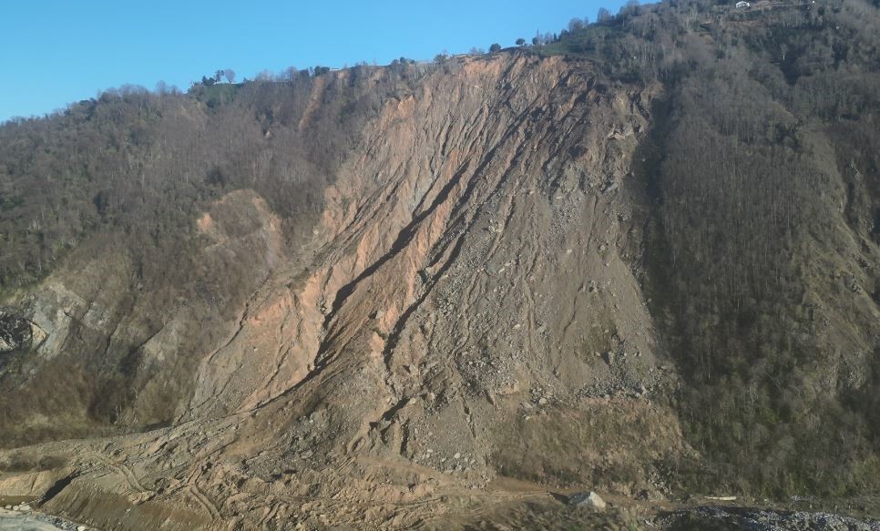 4 kişinin hayatını kaybettiği heyelan bölgesinde tünel çalışması başlatıldı

