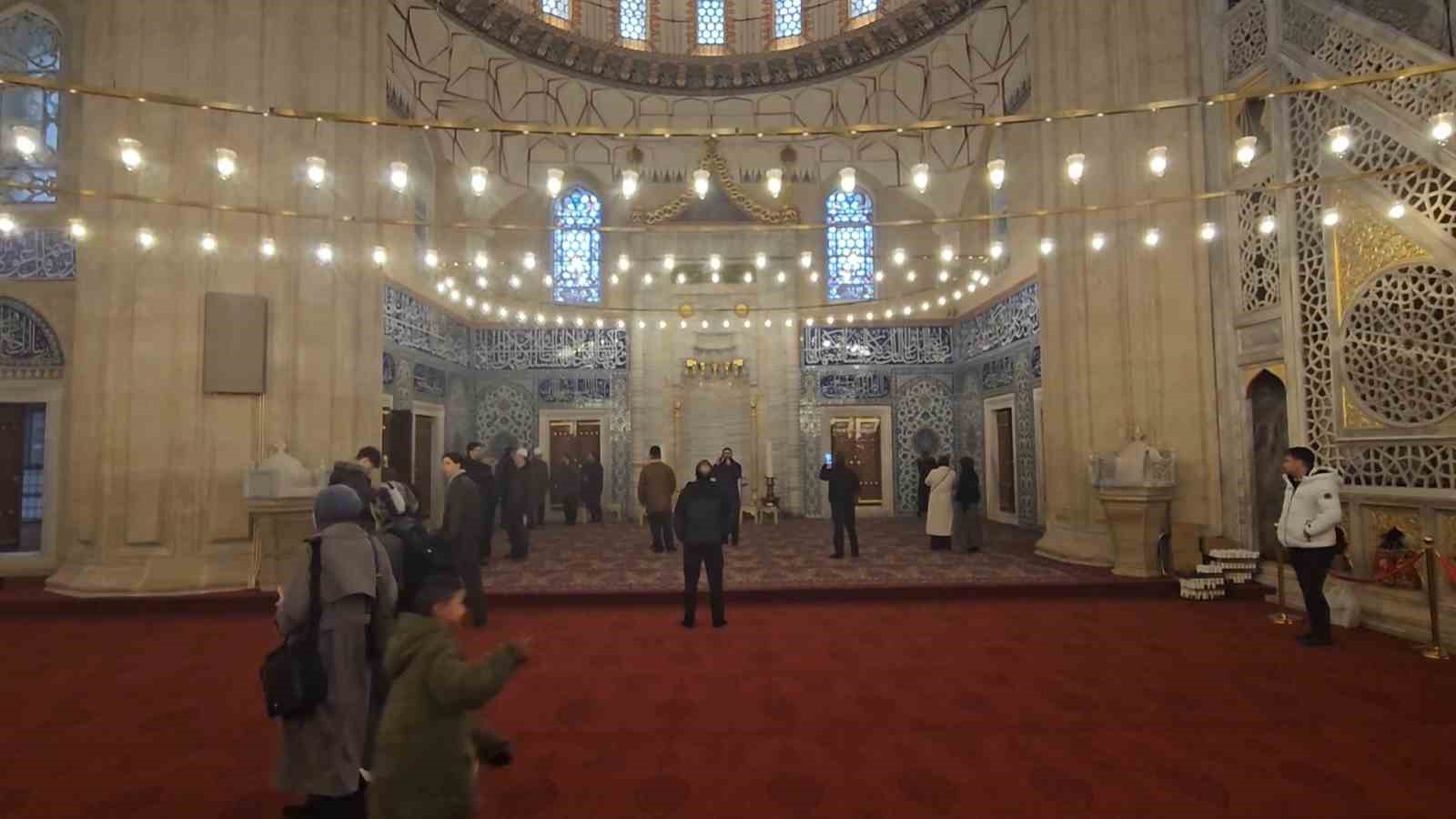 4 yıl aradan sonra Selimiye Camii’nde ilk namazda yangın
