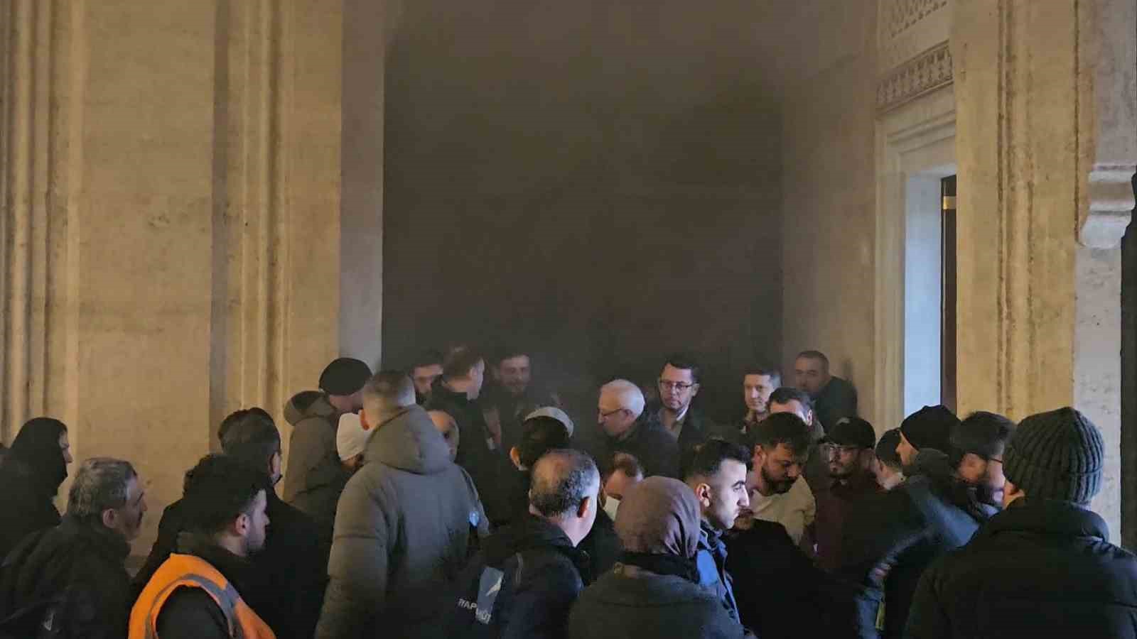 4 yıl aradan sonra Selimiye Camii’nde ilk namazda yangın
