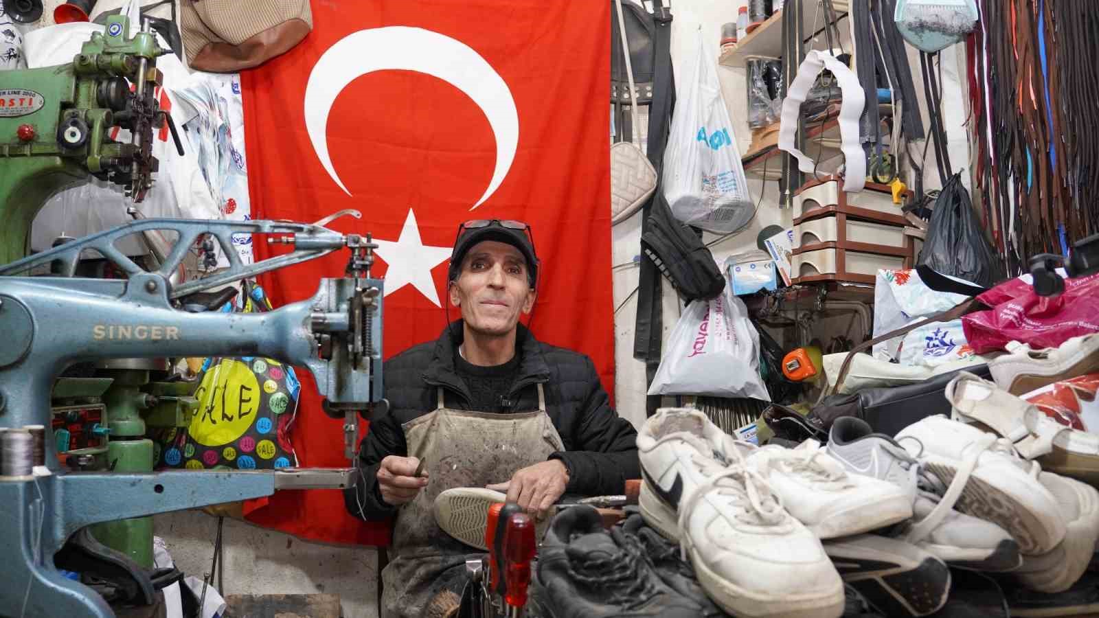 40 yıldır ayakkabıları yeniliyor
