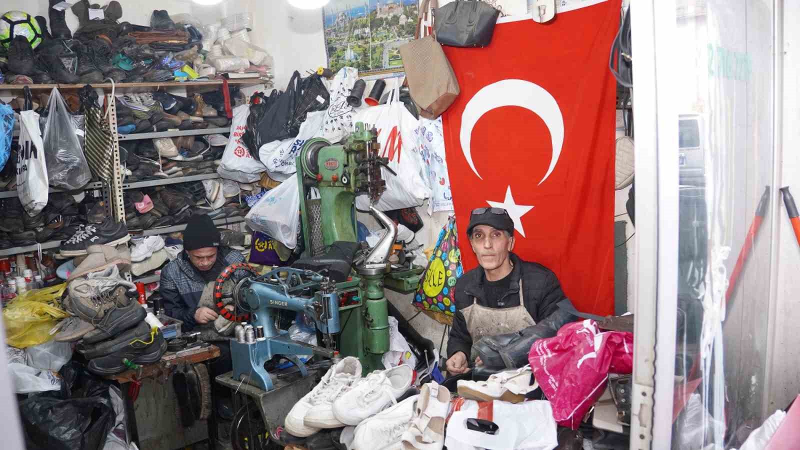 40 yıldır ayakkabıları yeniliyor
