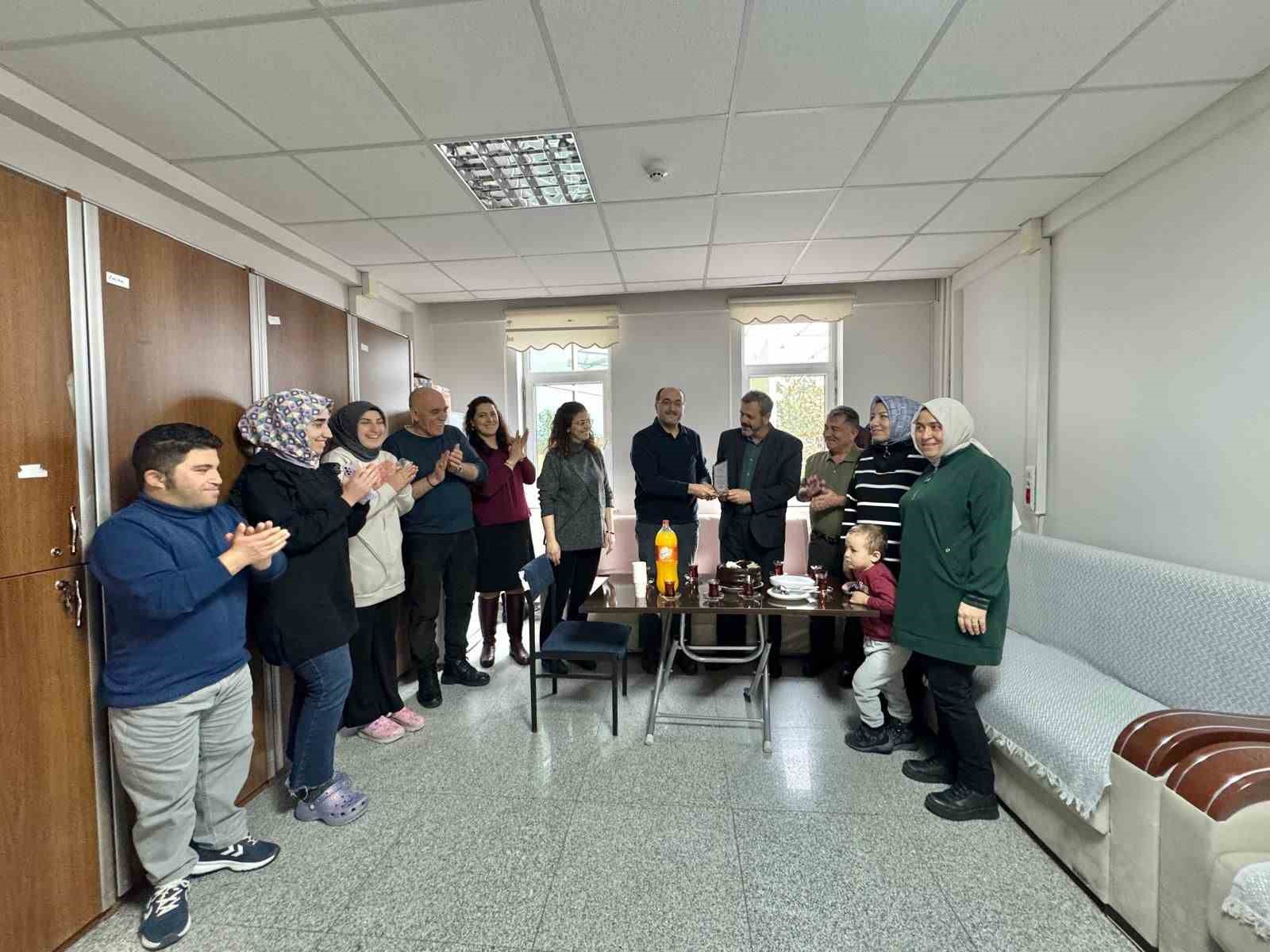 40 yıllık hizmete anlamlı veda
