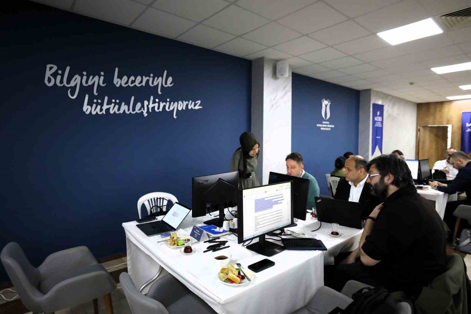 42 uzman ön lisansın geleceği için buluştu
