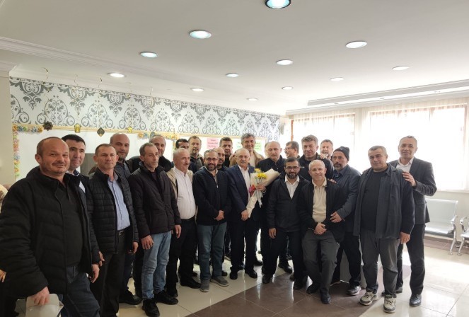 42 yıl 7 ay sonra emekli oldu: Son dersine yıllar önce mezun ettiği öğrencileri katıldı
